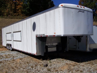Closed trailer 5th wheel